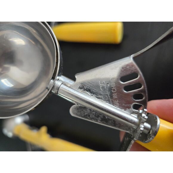 #20 Serving Disher Ice Cream Scoops Choice Lot of 4 Work Great - Picture 6 of 10